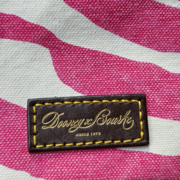 Dooney & Bourke crossbody - Picture 2 of 7